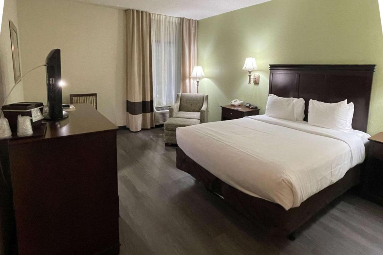 Comfort Inn Pinehurst - Southern Pines Bagian luar foto